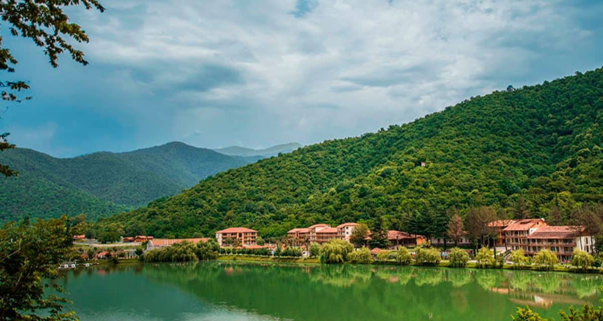 اكتشف سحر مدينة قاخ أذربيجان: جمال الطبيعة والتاريخ