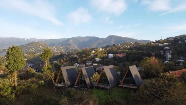 كل ما تحتاج معرفته عن أكواخ جورجيا باتومي وكيف تتم حجزها