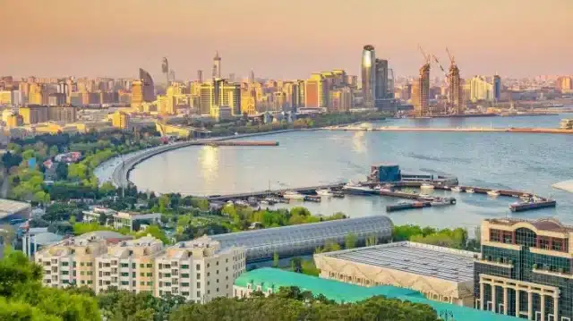 السياحة الشبابية في اذربيجان: دليلك لأروع المغامرات والتجارب الفريدة